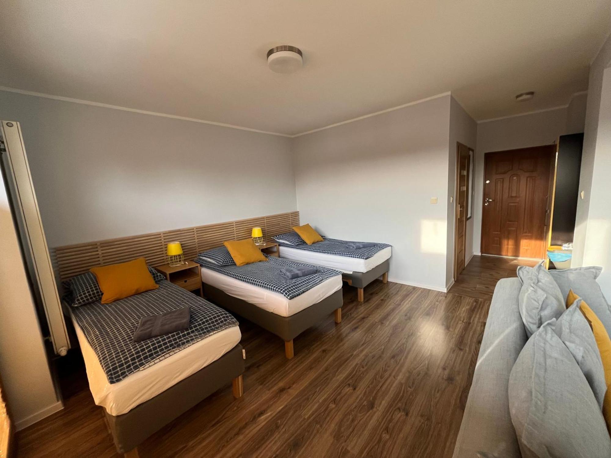 Guest house Dom Na Folwarku I Apartamenty, Bezplatny Zamykany Parking Na Terenie Posesji